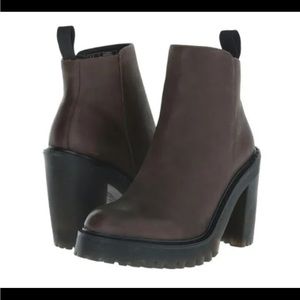 Dr. Martens Magdalena Boots